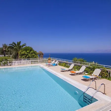 Villa Agathi With Amazing View And Heated Pool